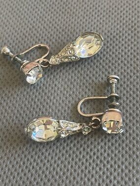 Vintage Screw Back Crystal Teardrop Drop Earrings Silver Tone setting 1.25” L